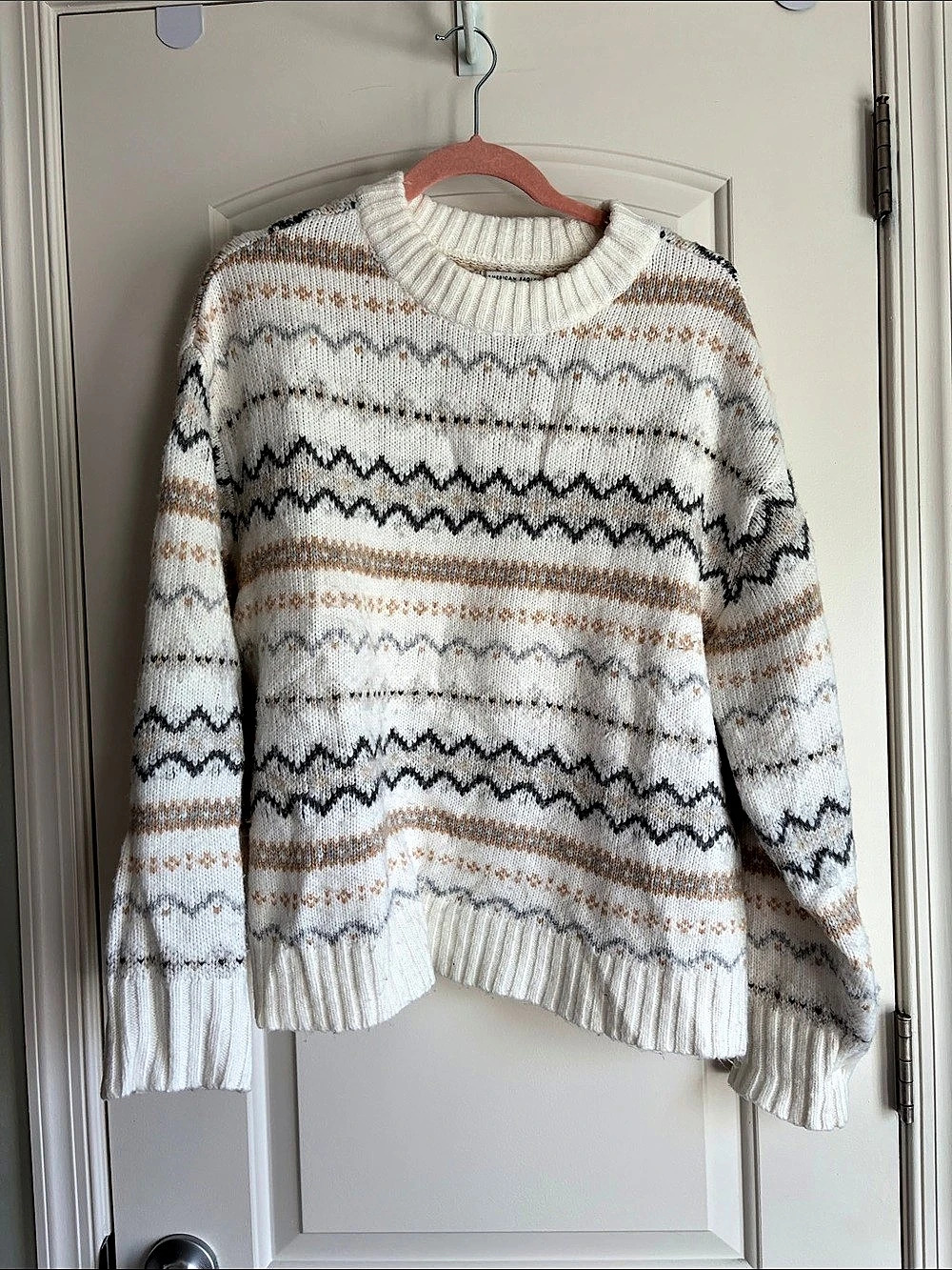 American Eagle Fair Isle Geometric Crewneck Sweater in White & Gray Size Medium